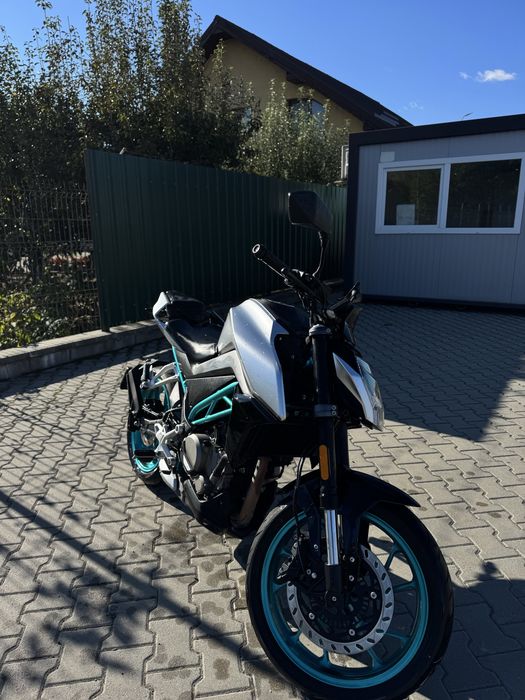 CF MOTO 300 NK.