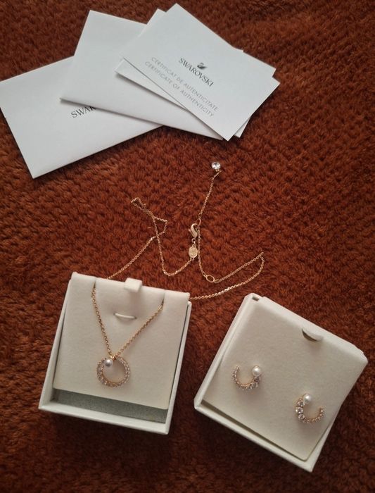 Set Swarovski, in stare foarte bună