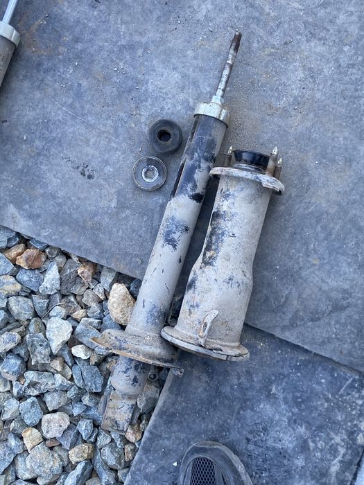 продам стойки лексус 160 кузов