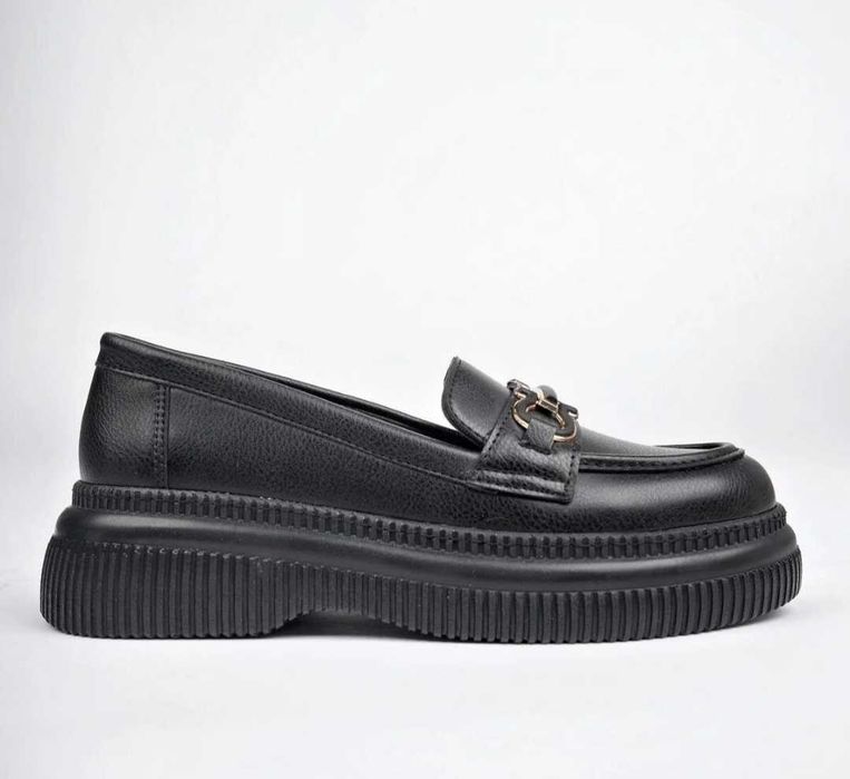 нови лоуфъри в черно с модерен акцент