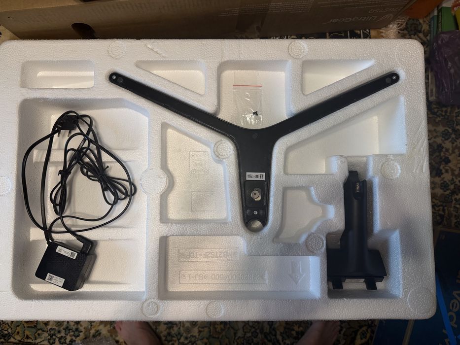 Монитор Samsung LC27R500FHI