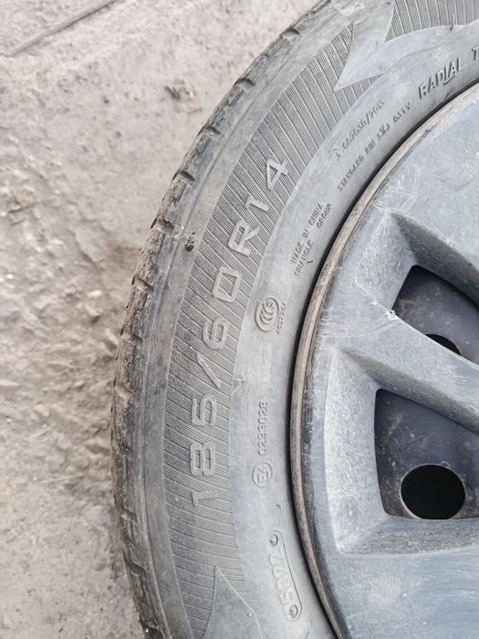 Продам колеса с дисками и колпаками