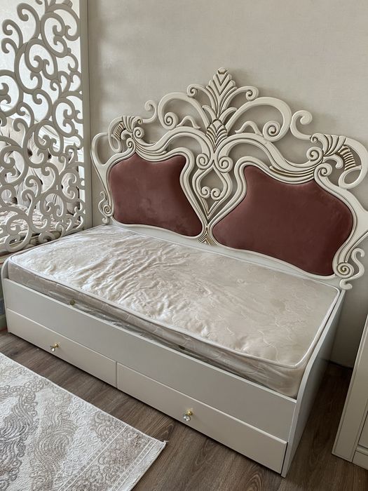 Детская кровать розовая