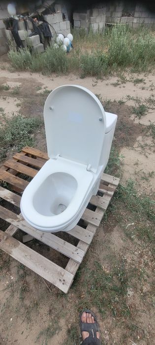 Продам унитаз монолит