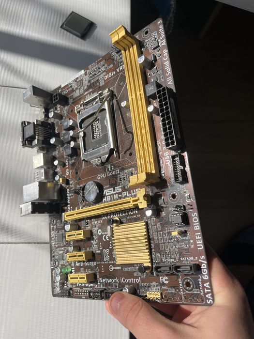 Placă de bază ASUS complet funcțională