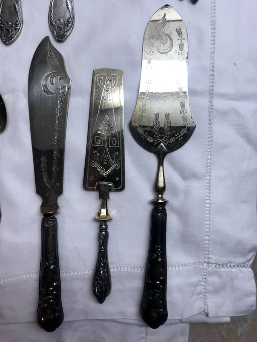 Serviciu de tacâmuri vintage argintate 90 , 39 piese