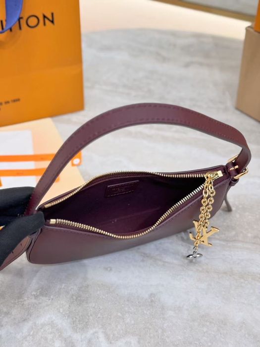 Сумка LV Louis Vuitton Pochette Bloom