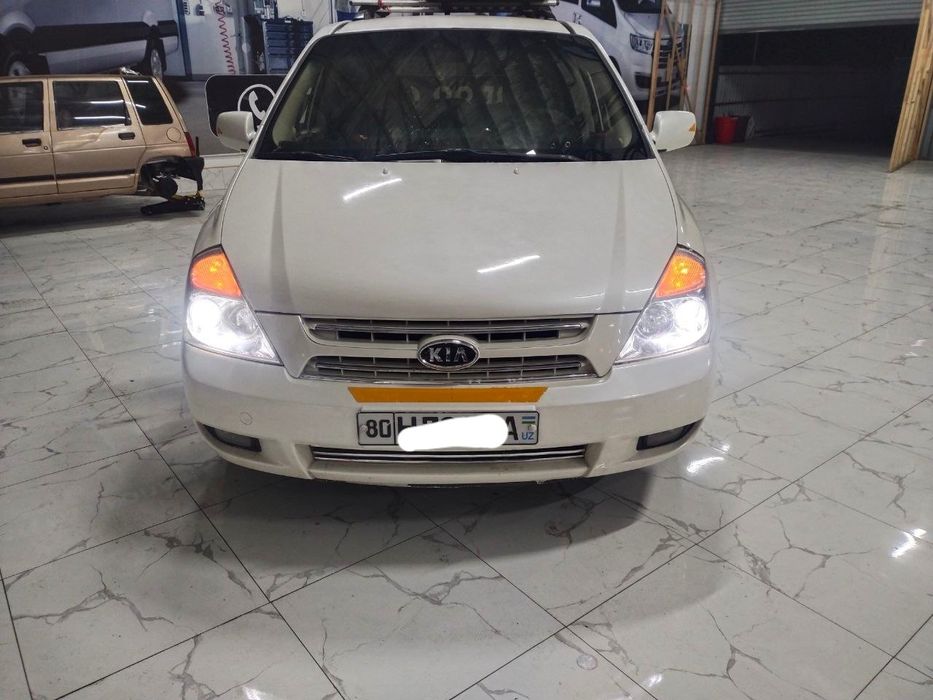 Kia carnival moshina sotiladi