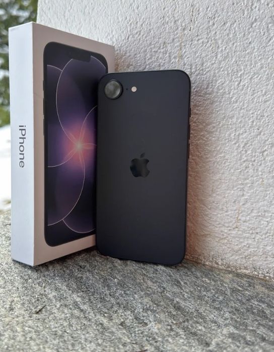 Iphone 17 e (100% батерия)