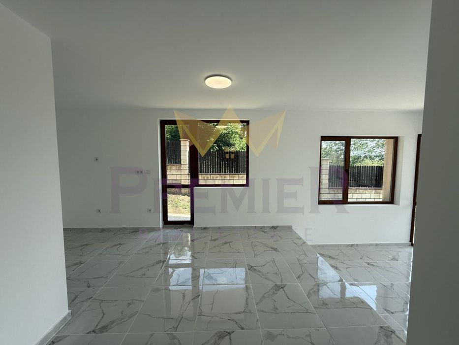 Продава се Къща в с. Оброчище, Област Добрич - 165 кв.м за 1394 €/кв.м - Снимка #2