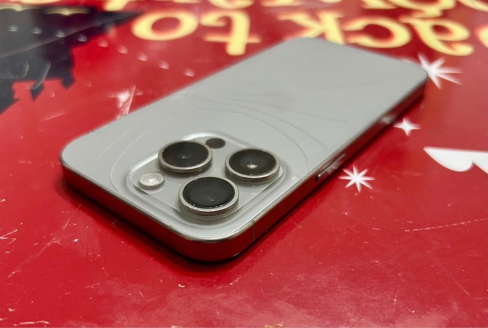 Apple iphone 15 Pro 87% baterie