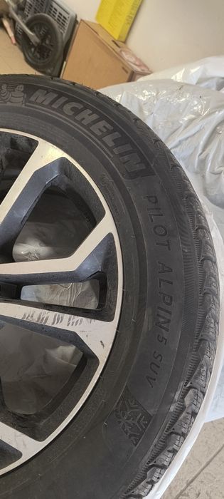 Комплект зимни гуми с джанти 225/60/18