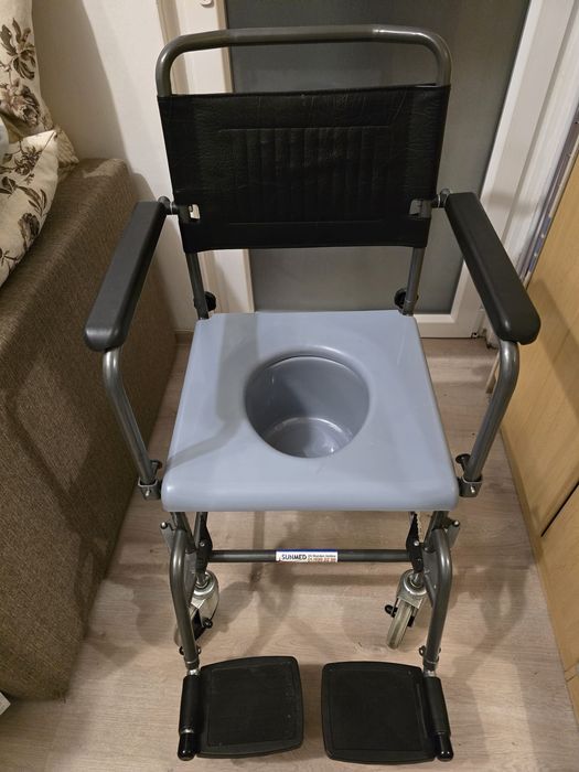 Scaun cu rotile si wc