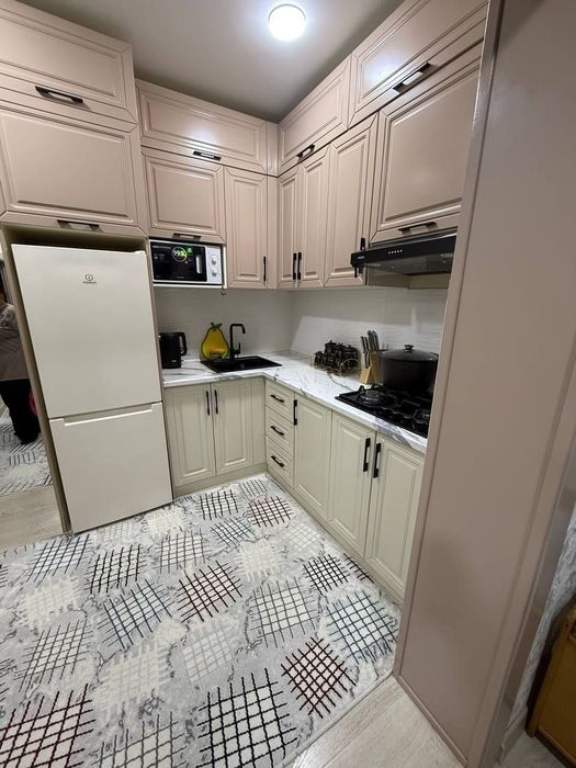 Shayx bozorcha tomonda 3 xonali uy sotiladi