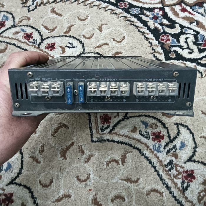 Продам усилок с динамиком