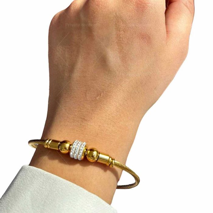 Дамска гривна - сребърно покритите.

Бижута от медицинска стомана.