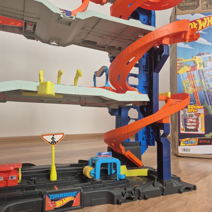 Garajul suprem Hot Wheels