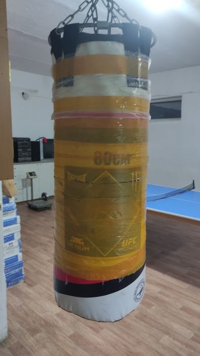 Продам бокс грушу .