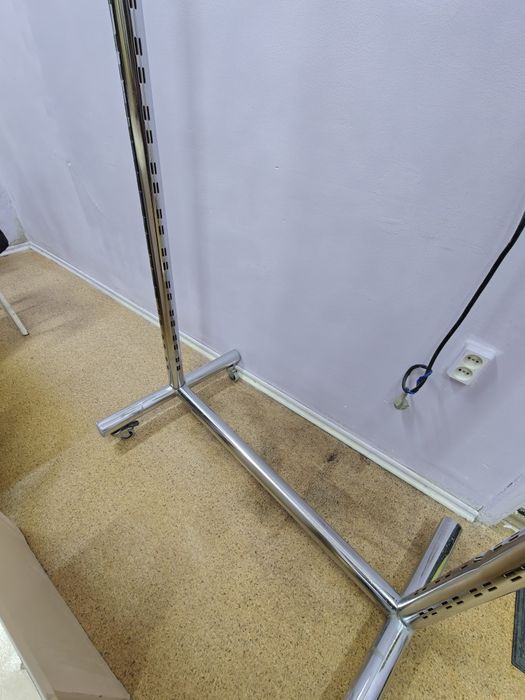 Стойка для одежды