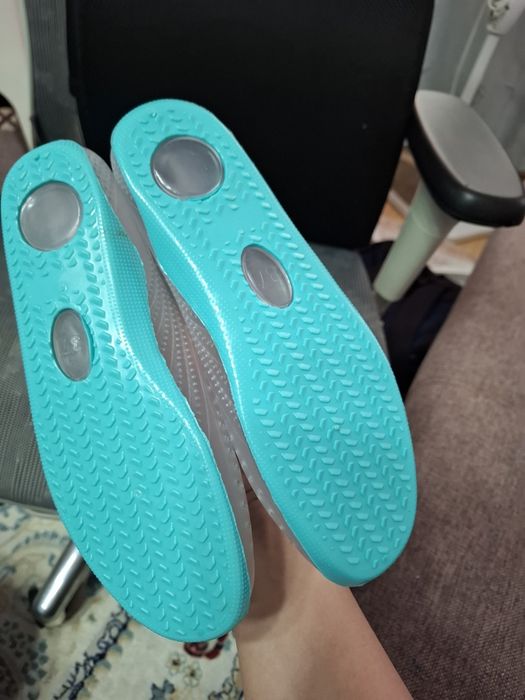 Продам аквашузы новые