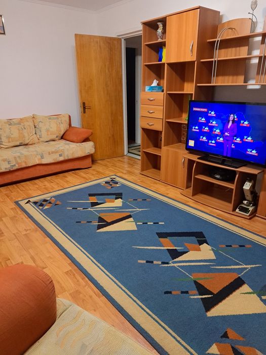 Proprietar ,inchiriez apartament 3 camere ,metrou titan