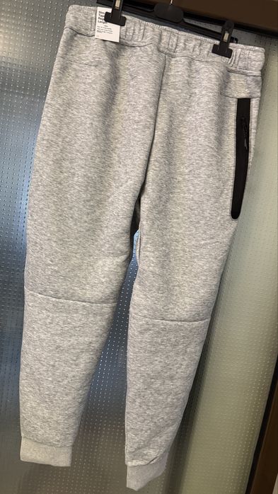 Pantaloni nike tech