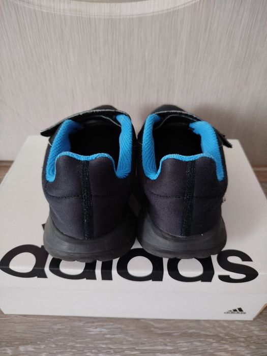 Маратонки Адидас 35