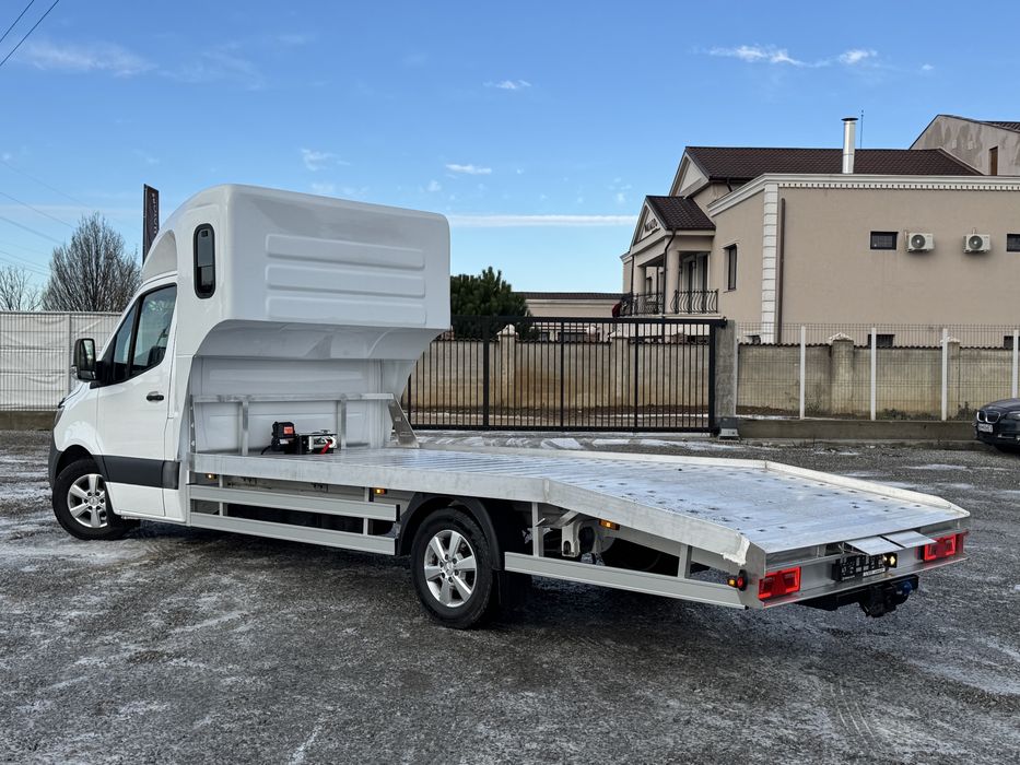 Mercedes Sprinter platforma trailer slep
