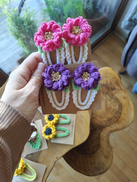 Ръчно плетени детски фиби