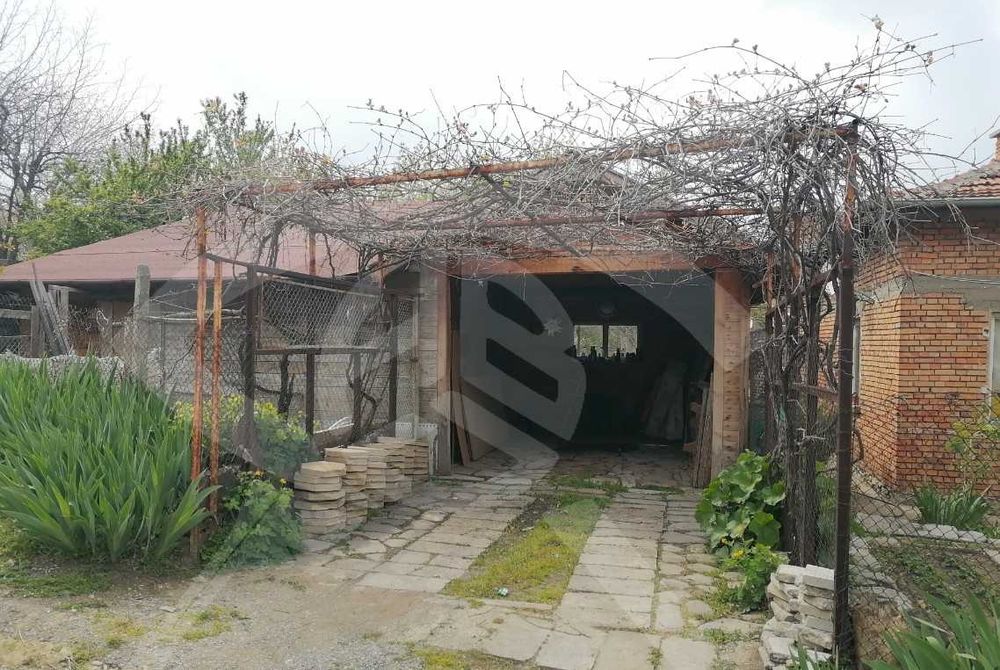 Къща в с.Първенец 42810