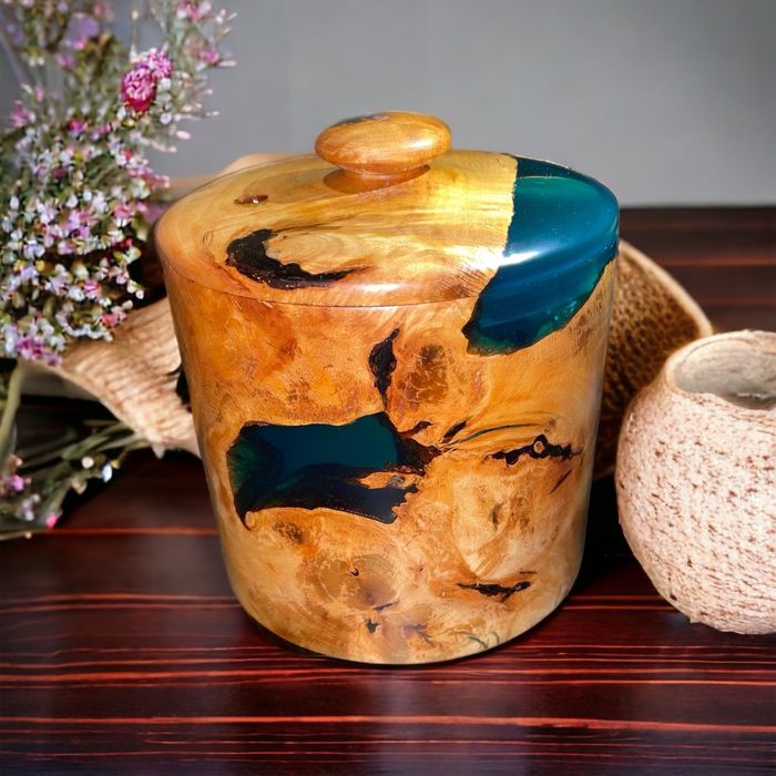 Кутии от дърво и смола цени от 50-160