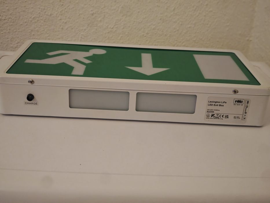 Indicator luminos ieșire de urgență.