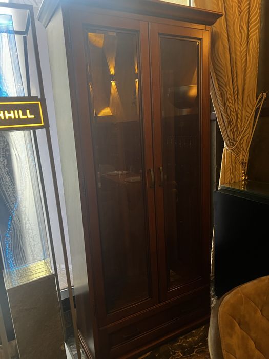Vitrine lemn masiv pt restaurant
