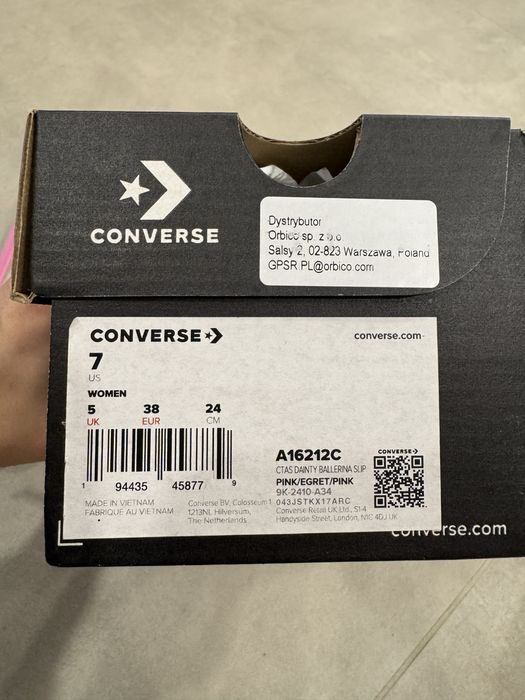 Нови обувки Converse