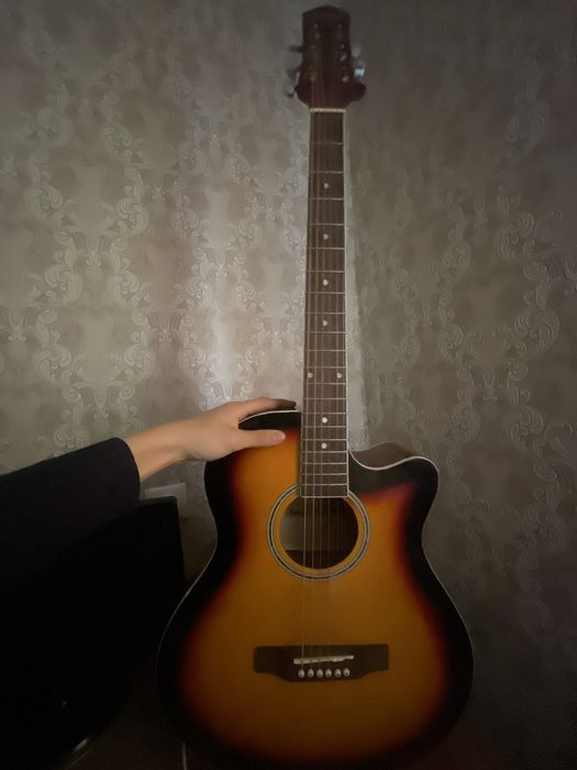 Гитара сатылады.