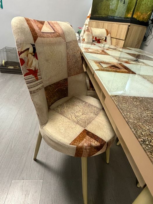 Vând masa de bucătărie