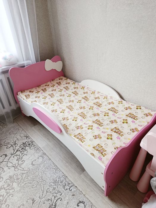 Продам детскую кровать с матрасом