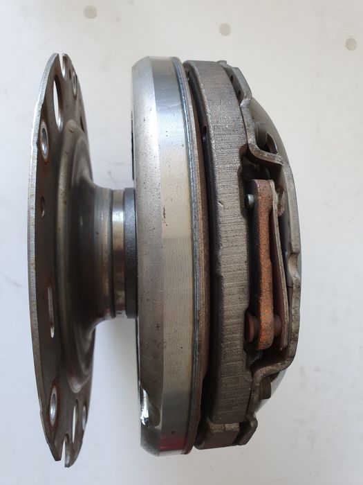 Volanta kit ambreiaj 0B3 105 266 Audi A4 B8 3.0 tdi CLAB cutie manuală