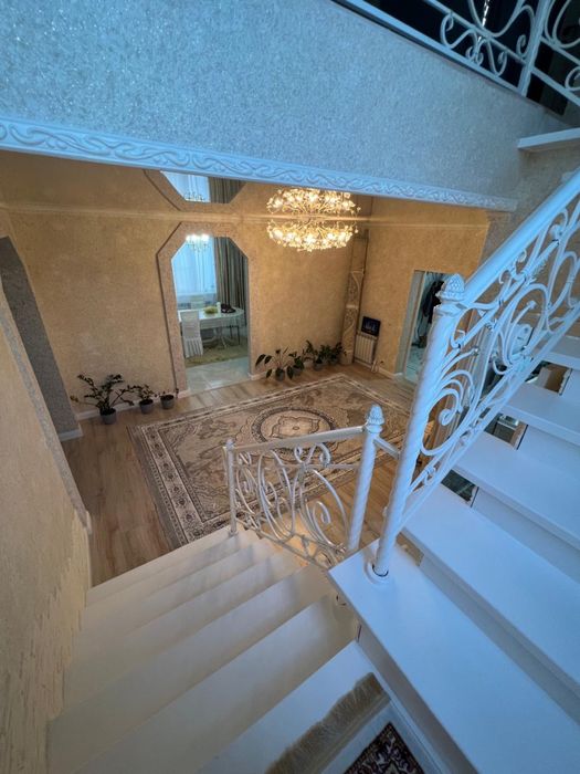 Продам двухэтажный коттедж