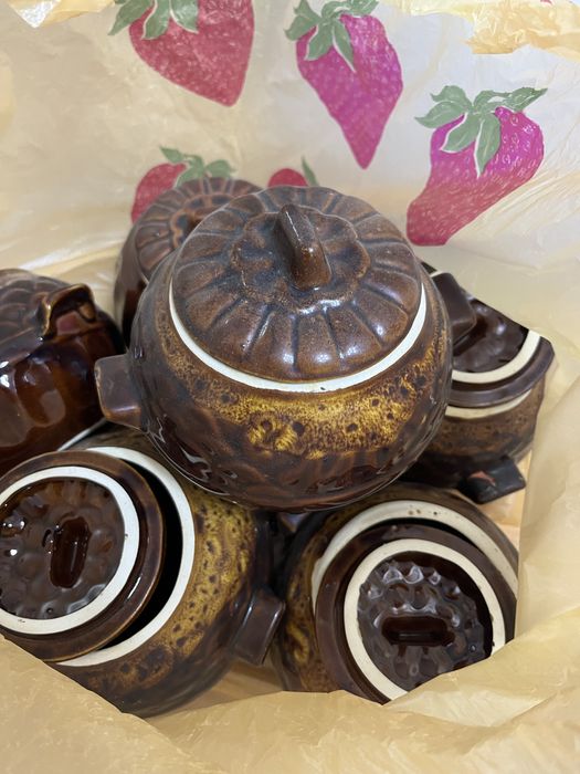 Отдам даром посуду и чемодан