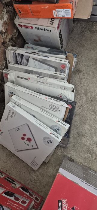 Стоки за бита: ютии, сокоизтизквачки, вентилатори, кантари, сешуари и други.