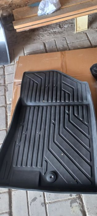 Продам коврики в салон