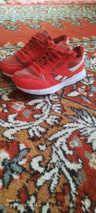 Продам кроссовки