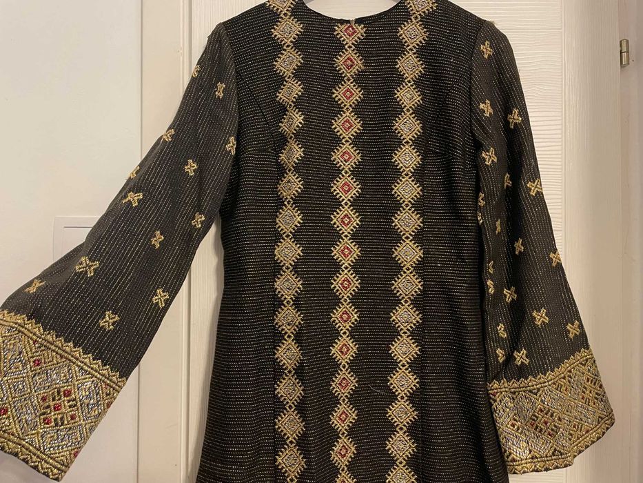 Rochie traditionala romaneasca veche, cusută manual cu fir