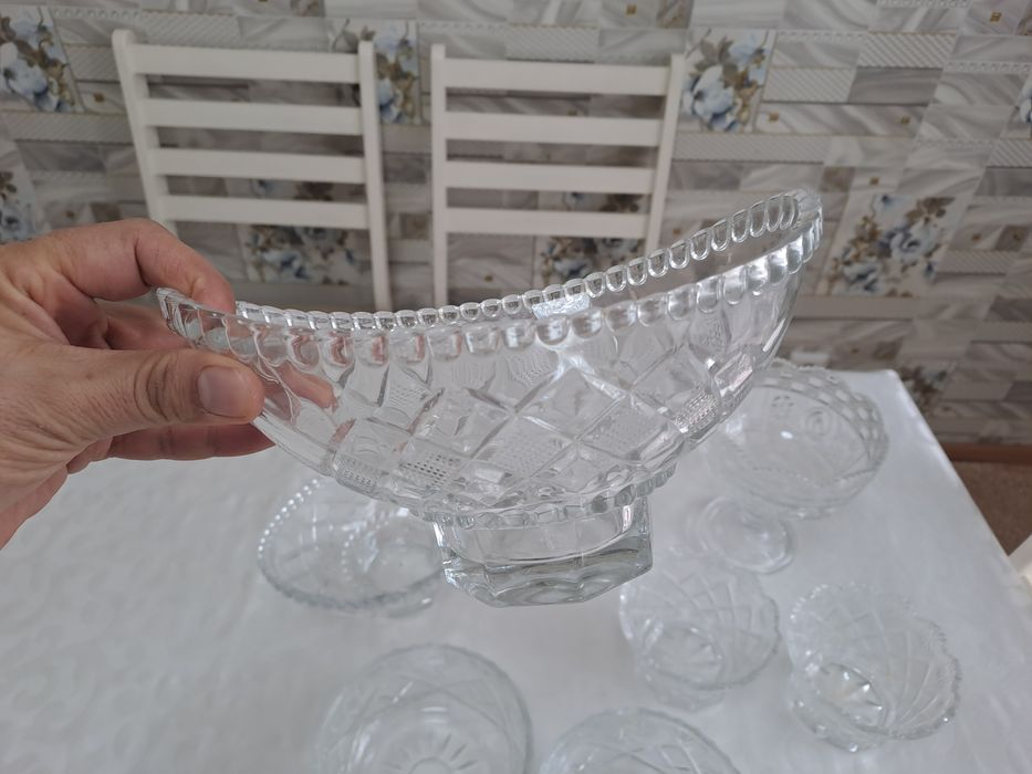Продам посуду под хрусталь.