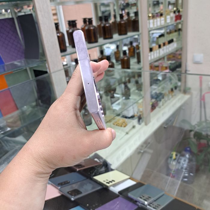 Samsung S23 Ultra xotirasi 12/256/512GB