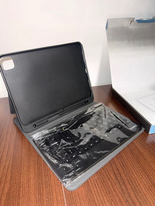 Husă cu tastatură detașabilă pentru iPad 10 / Air / Pro 11 – Nouă