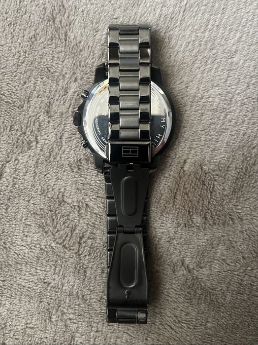 Часовник Tommy Hilfiger