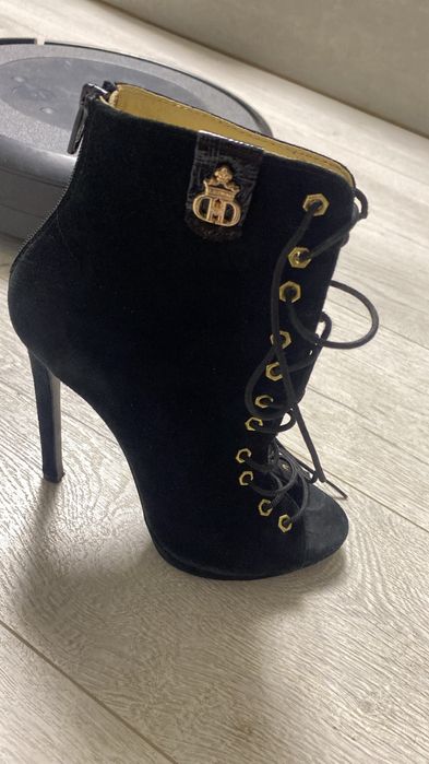 Продавам обувки с висок ток