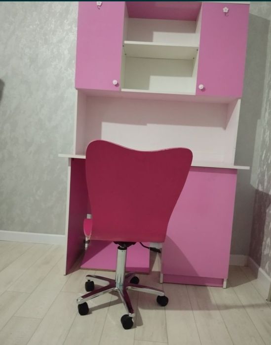Срочно Шкаф розовый и стол 2в1